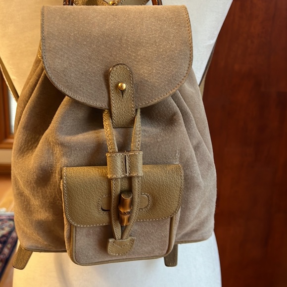 Gucci bamboo handle suede backpack - Picture 2 of 11